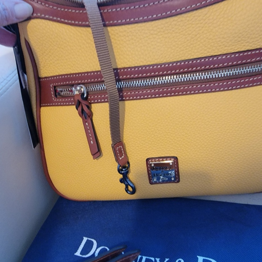 Dooney & Bourke Pebbled Leather Adjustable Shoulder/Crossbody Bag NWT - Picture 2 of 7
